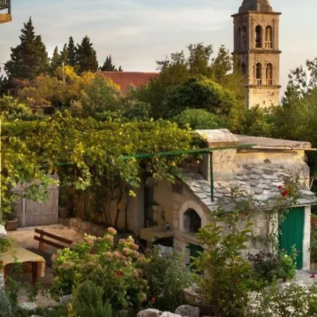 Mirta - Rustic