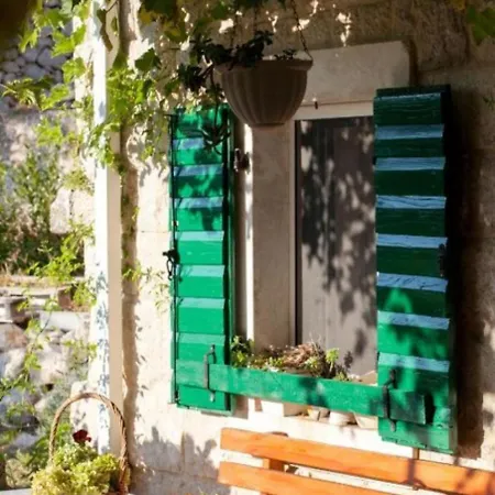 Mirta - Rustic